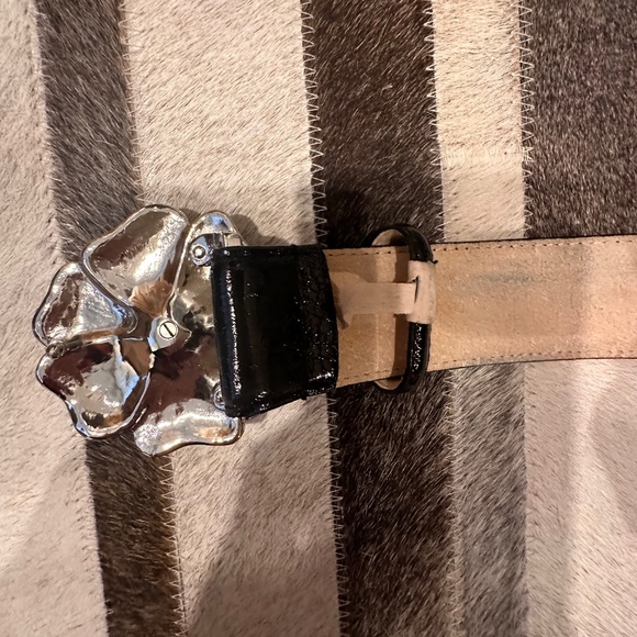 Floral & Rhinestone Buckle Black Patent Leather - Picture 3 of 4